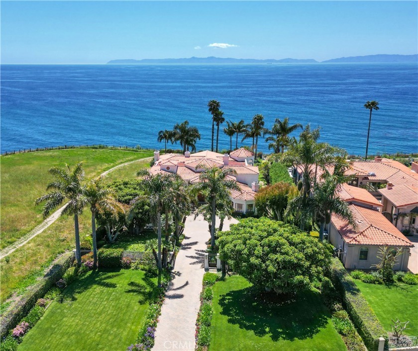 An oceanfront custom-built contemporary home offered by the - Beach Home for sale in Rancho Palos Verdes, California on Beachhouse.com