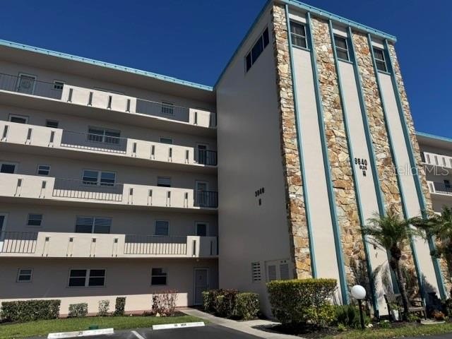 Under contract-accepting backup offers. Perfectly located in the - Beach Condo for sale in Bradenton, Florida on Beachhouse.com