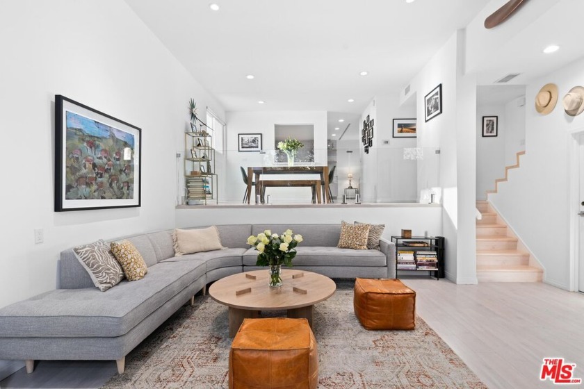 Sought-after and beautifully remodeled corner end-unit townhome - Beach Condo for sale in Pacific Palisades, California on Beachhouse.com