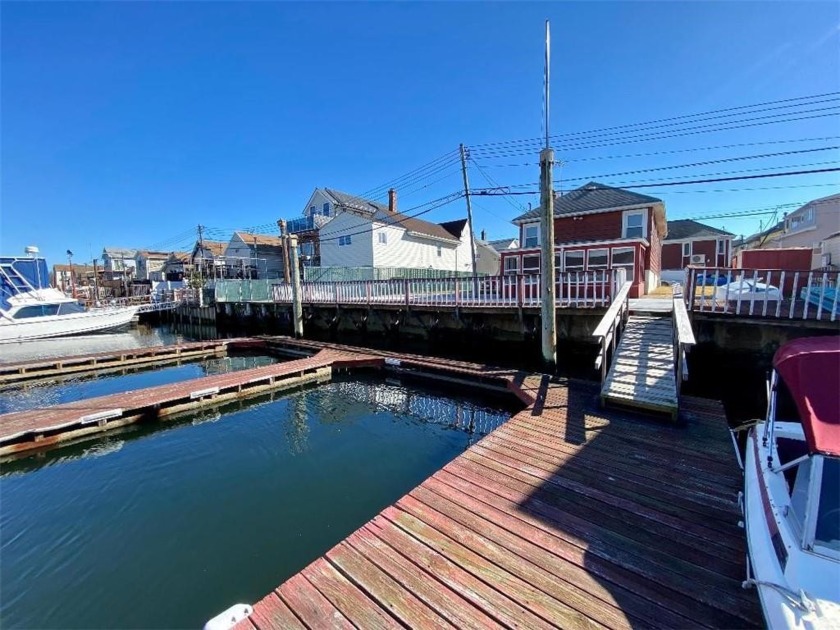 Waterfront!!! Discover your slice of Heaven with a View! Cozy - Beach Home for sale in Brooklyn, New York on Beachhouse.com