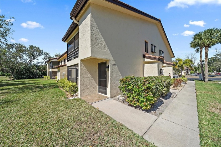 Breathtaking Lakefront Condo in Gardens at Palm-Aire Experience - Beach Condo for sale in Sarasota, Florida on Beachhouse.com