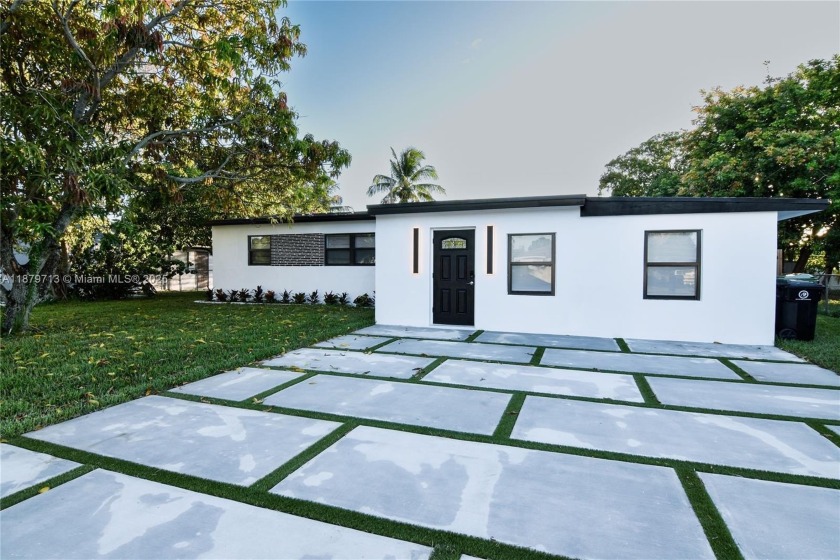 Completely remodeled pool home in the heart of Fort Lauderdale! - Beach Home for sale in Fort Lauderdale, Florida on Beachhouse.com