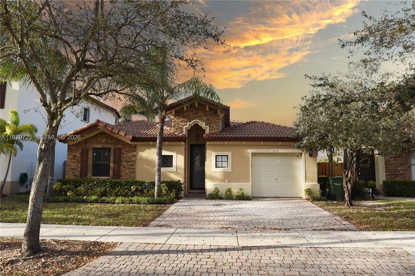 Beautiful SINGLE HOME 3-bedroom, 2.5-bath home located in a - Beach Home for sale in Homestead, Florida on Beachhouse.com