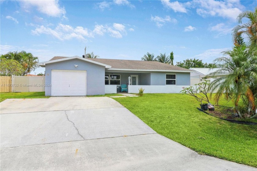 Lovely 4-bedroom, 3-bathroom, 1-car garage, CBS home boasting - Beach Home for sale in Palm Beach Gardens, Florida on Beachhouse.com