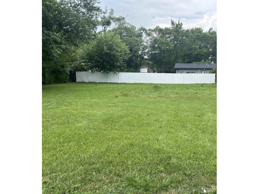 Vacant lot in Woodland Beach. Close to Lake Erie - Beach Lot for sale in Monroe, Michigan on Beachhouse.com