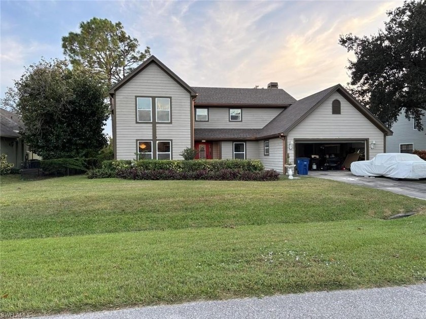 Welcome to this charming home located in Fort Myers, FL. This - Beach Home for sale in Fort Myers, Florida on Beachhouse.com