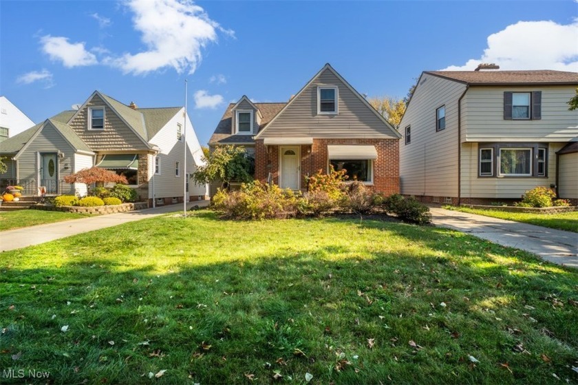 Beautifully cared-for home in charming Edgehcliff Beach Club - Beach Home for sale in Euclid, Ohio on Beachhouse.com