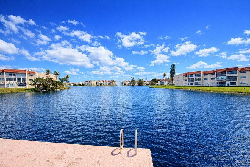 MOVE IN READY. THIS BEAUTIFUL UNIT HAS BEEN UPGRADED WITH NEW - Beach Condo for sale in Sunrise, Florida on Beachhouse.com