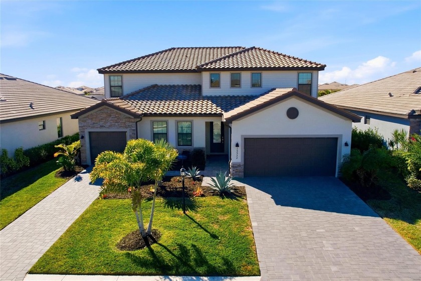 Exceptional Lakefront Living with Private In-Law Apartment! - Beach Home for sale in Bradenton, Florida on Beachhouse.com