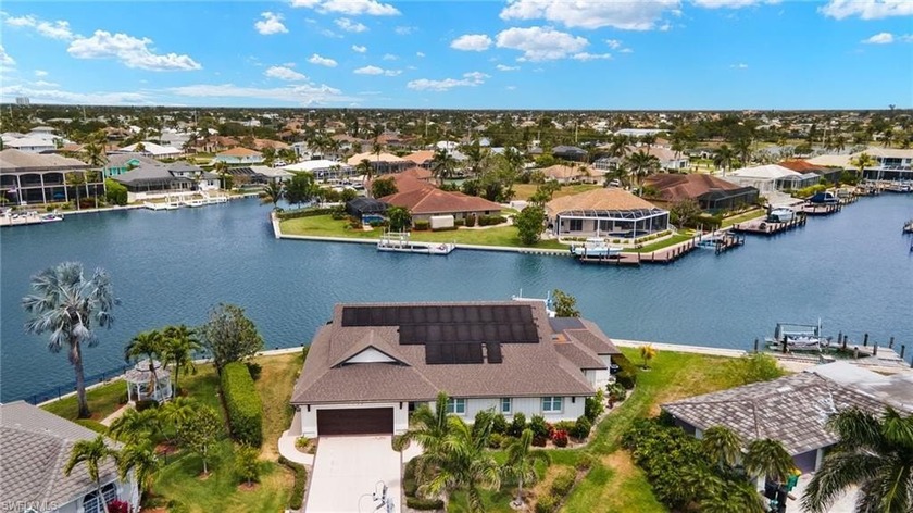 Beautifully updated, modern three-bedroom, three-bath residence - Beach Home for sale in Marco Island, Florida on Beachhouse.com