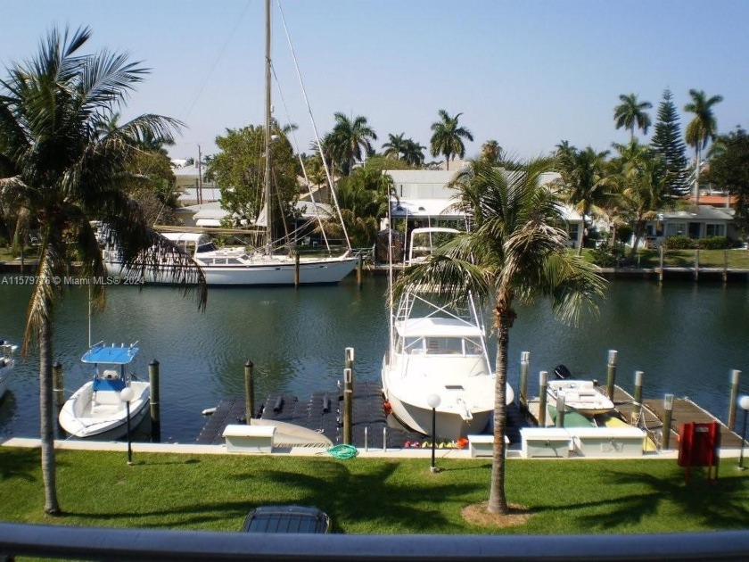 Waterfront condo, 2 bedrooms 1.5 baths.  Direct water and city - Beach Condo for sale in Fort Lauderdale, Florida on Beachhouse.com