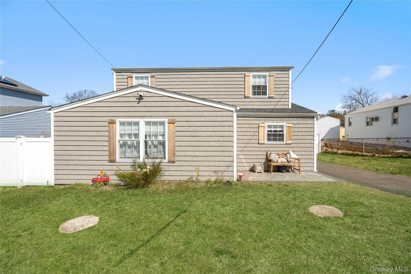 Beautifully updated 3-bedroom, 2-bath Colonial located on a - Beach Home for sale in Patchogue, New York on Beachhouse.com