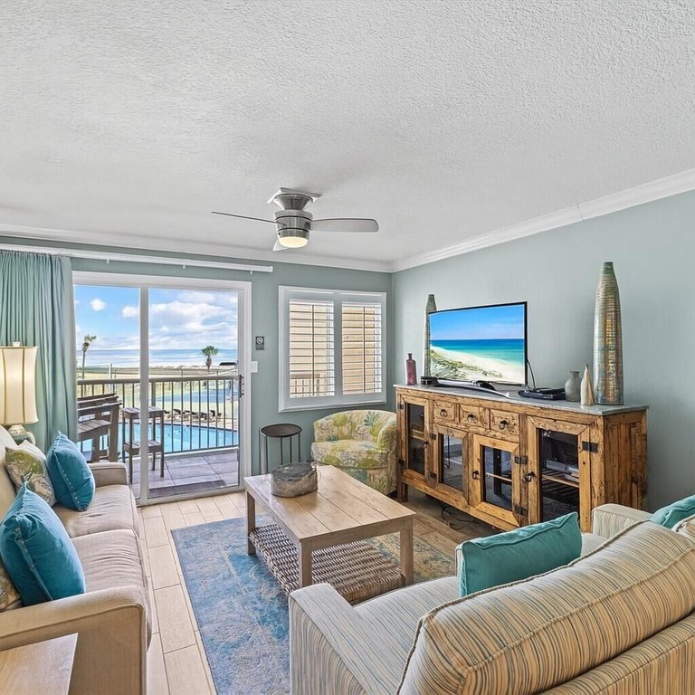 210 Holiday Surf & Racquet Club - 100% remodeled/updated in 2017 - Beach Condo for sale in Destin, Florida on Beachhouse.com