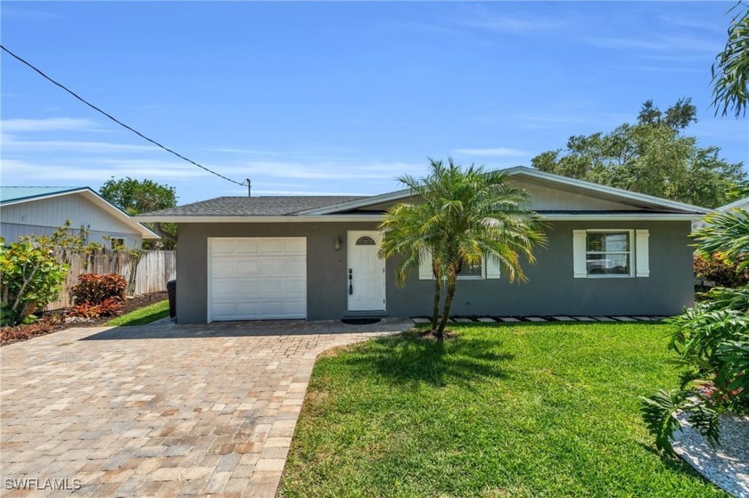 BONITA SPRINGS BEAUTY! Welcome to your perfect waterfront home - Beach Home for sale in Bonita Springs, Florida on Beachhouse.com