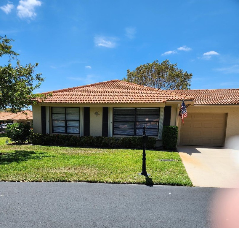 THIS LOVELY VILLA OFFERS COMPLETE PRIVACY, LOCATED ON AN - Beach Home for sale in Boynton Beach, Florida on Beachhouse.com