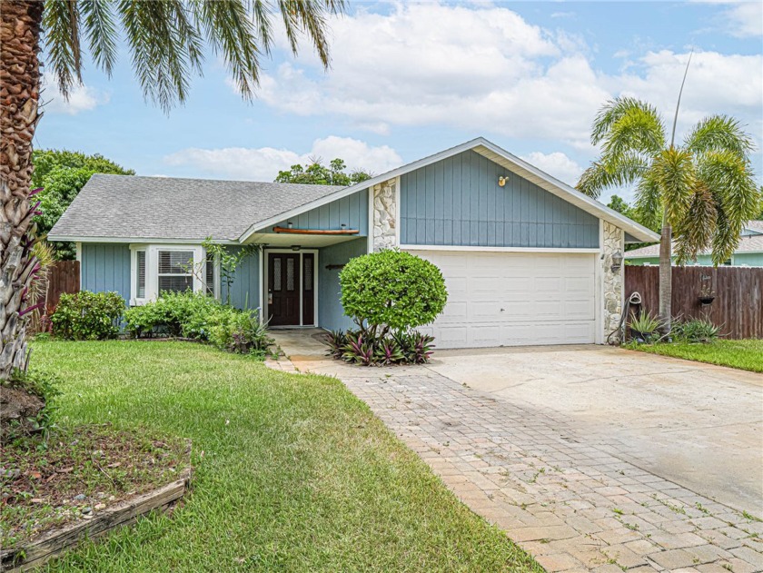 Beautiful home with a screened in pool & lanai on a cul-de-sac - Beach Home for sale in Vero Beach, Florida on Beachhouse.com