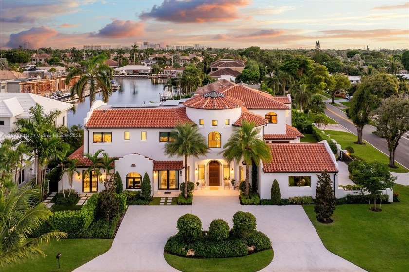 An extraordinary waterfront estate offering 8,433 sq ft with 8 - Beach Home for sale in Lighthouse Point, Florida on Beachhouse.com