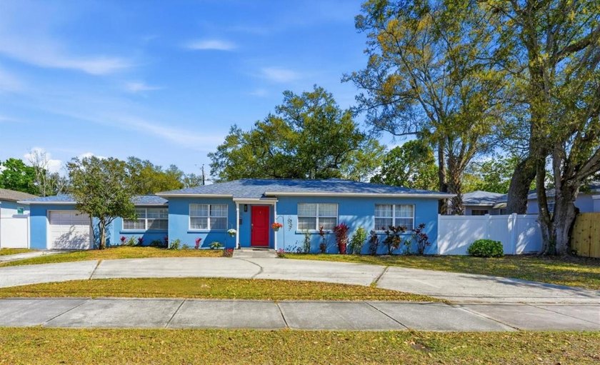 MAJOR PRICE IMPROVEMENT! Welcome home to this beautifully - Beach Home for sale in St. Petersburg, Florida on Beachhouse.com
