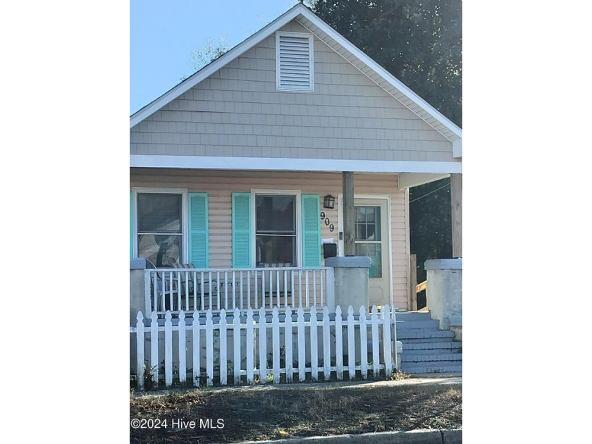 Downtown Duplex!  Great Investment Opportuning within a mile of - Beach Townhome/Townhouse for sale in Wilmington, North Carolina on Beachhouse.com