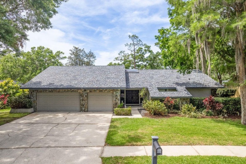 Stunning Waterfront Pool Home in Briarwick at Ridgemoor. Welcome - Beach Home for sale in Palm Harbor, Florida on Beachhouse.com