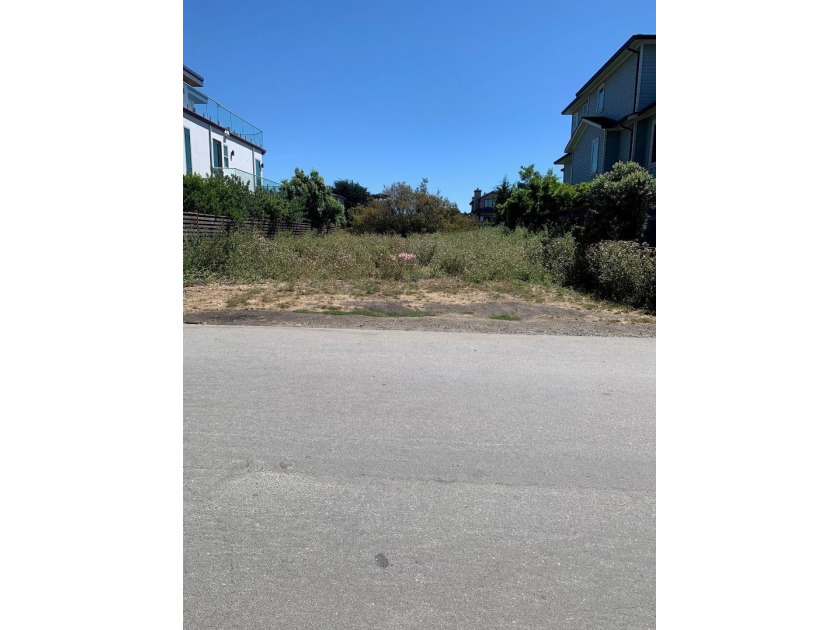 Just steps to the Pacific Ocean and Miramar Beach area - Beach Lot for sale in Half Moon Bay, California on Beachhouse.com