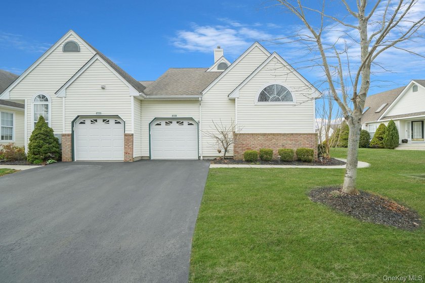 Welcome to this beautifully located pondfront end unit in The - Beach Condo for sale in Port Jefferson, New York on Beachhouse.com