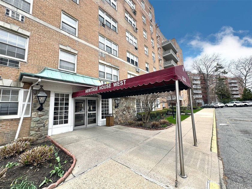 A great opportunity to customize a 1-bedroom, 1-bathroom condo - Beach Condo for sale in Howard Beach, New York on Beachhouse.com