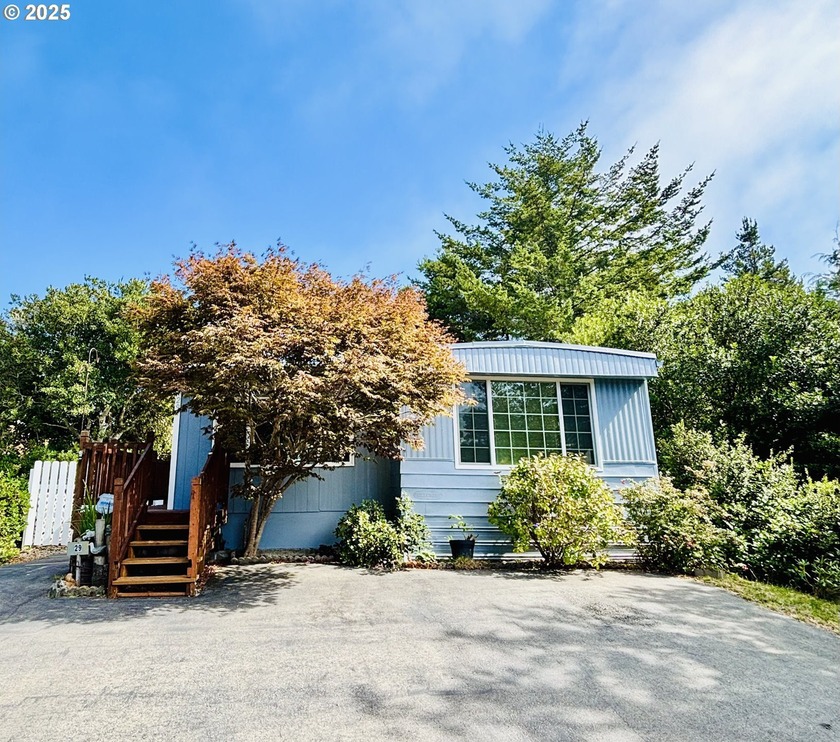 Welcome to this inviting home in the sought-after Greentrees 55+ - Beach Home for sale in Florence, Oregon on Beachhouse.com
