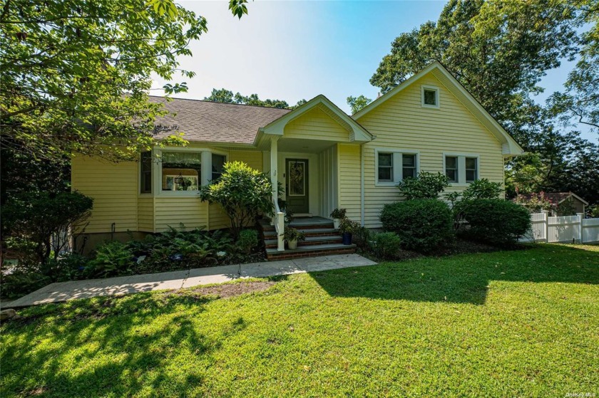 Welcome To This Unique Waterfront Cape In Stony Brook Shores, A - Beach Home for sale in Stony Brook, New York on Beachhouse.com