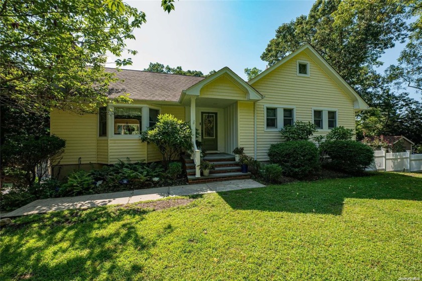 Welcome To This Unique Waterfront Cape In Stony Brook Shores, A - Beach Home for sale in Stony Brook, New York on Beachhouse.com