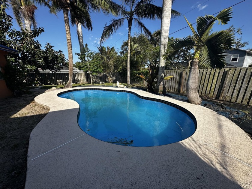 Opportunity knocking in Hobe Sound! 1.5 Miles to the Beach CBS - Beach Home for sale in Hobe Sound, Florida on Beachhouse.com