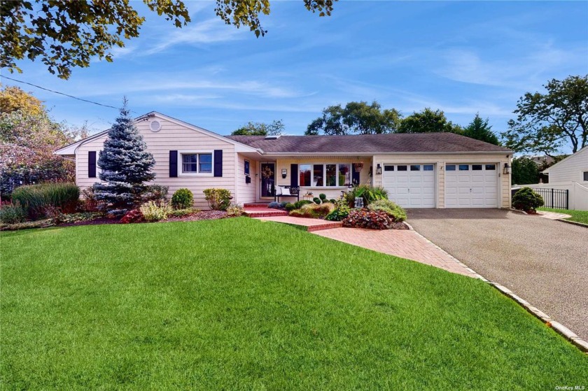 Welcome Home to this ABSOLUTELY SPECTACULAR dream home nestled - Beach Home for sale in Massapequa, New York on Beachhouse.com