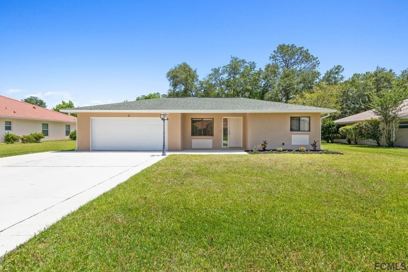 LOVELY RANCH home located in the Pine Lakes area, this 1452 sqft - Beach Home for sale in Palm Coast, Florida on Beachhouse.com