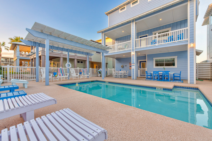 Beautiful beach views, private pool, sleeps 16, golf cart - Beach Vacation Rentals in Port Aransas, Texas on Beachhouse.com