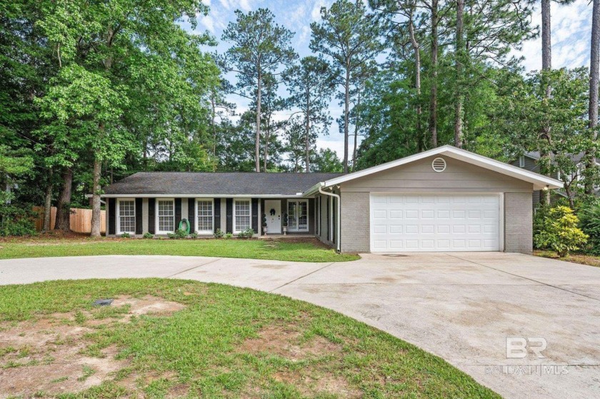 This home is priced to sell and offers incredible value for a - Beach Home for sale in Daphne, Alabama on Beachhouse.com