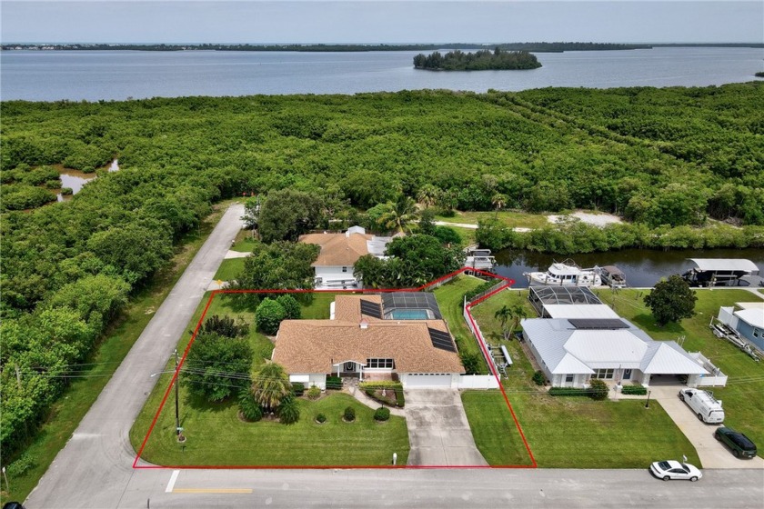 Opportunity knocks in Vero Shores for this waterfront home w/ - Beach Home for sale in Vero Beach, Florida on Beachhouse.com