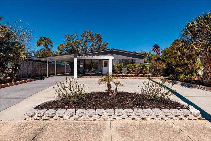 Under contract-accepting backup offers. Beautiful, meticulous - Beach Home for sale in St. Petersburg, Florida on Beachhouse.com