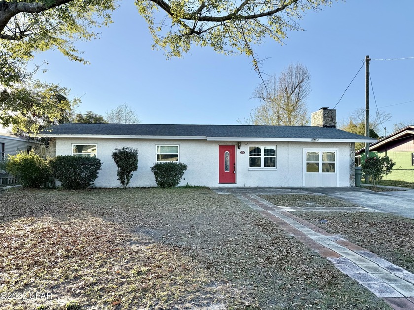 AS-IS Opportunity in the heart of Lynn Haven! Highly motivated! - Beach Home for sale in Lynn Haven, Florida on Beachhouse.com