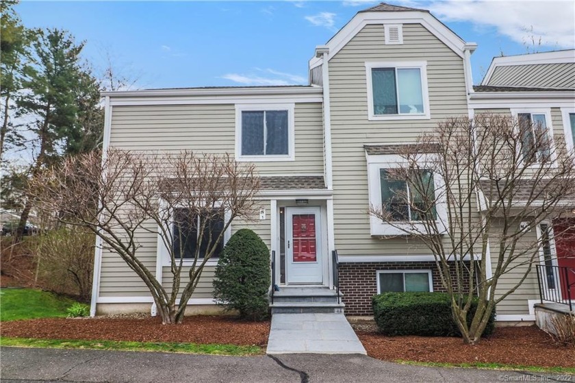Move in Ready! Beautifully updated townhome in desirable - Beach Condo for sale in Norwalk, Connecticut on Beachhouse.com