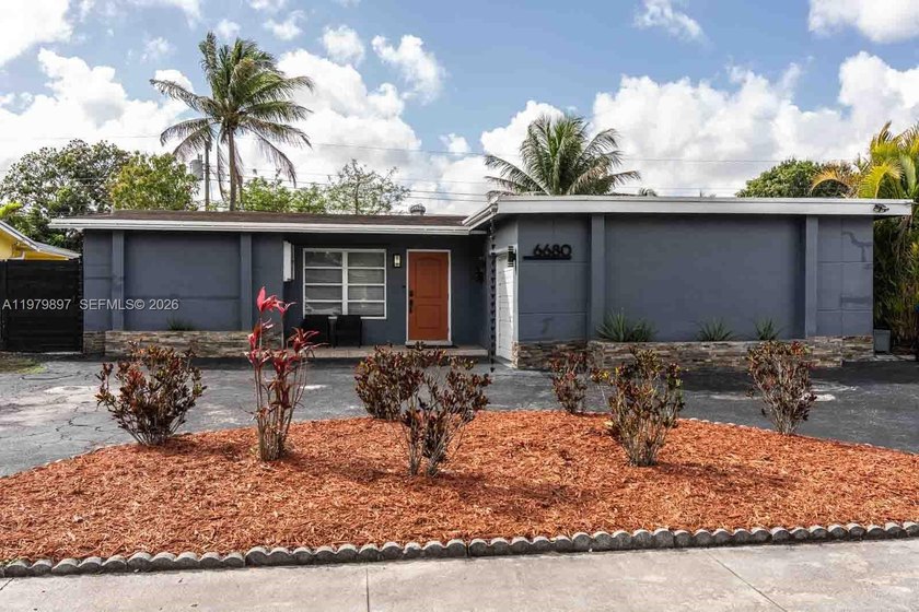 Beautiful 3 bedroom, 2 bathroom home located in the desirable - Beach Home for sale in Sunrise, Florida on Beachhouse.com
