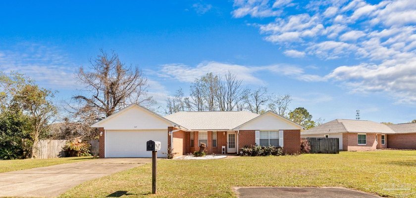 Immaculate 3BR/2BA home located in desirable Lake Cook Estates - Beach Home for sale in Pensacola, Florida on Beachhouse.com