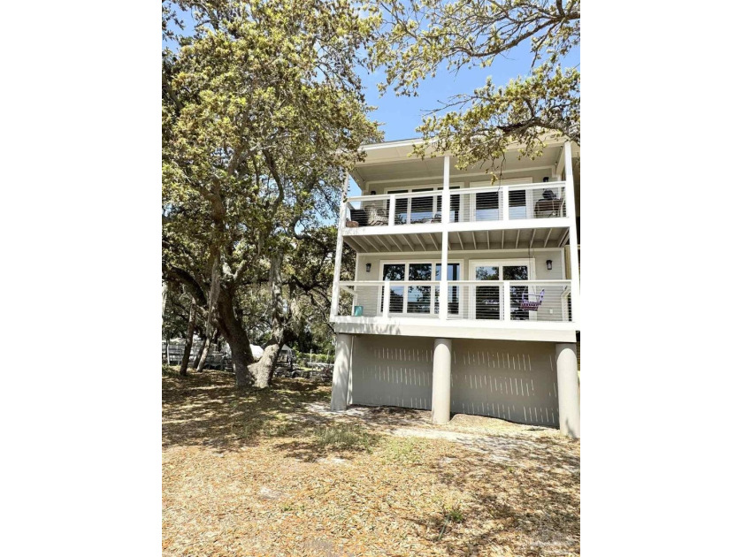 This bright, spacious, and move-in ready Pensacola Beach condo - Beach Condo for sale in Gulf Breeze, Florida on Beachhouse.com