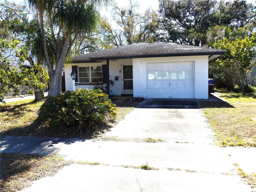 Great opportunity to acquire a home in a nice west Bradenton - Beach Home for sale in Bradenton, Florida on Beachhouse.com