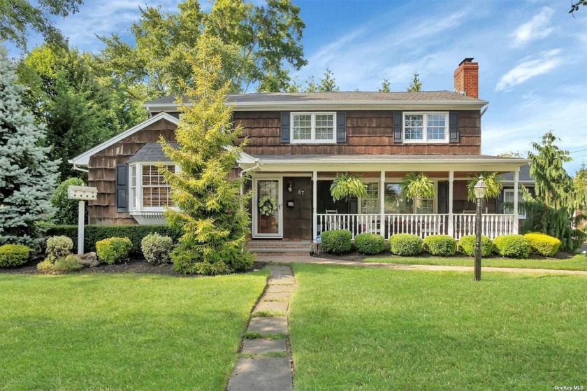 Welcome to this Pristine Old Harbour Green mint center hall - Beach Home for sale in Massapequa, New York on Beachhouse.com