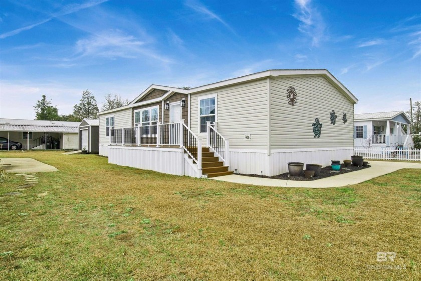 This charming 3-bedroom, 2-bathroom home (2021) is nestled in - Beach Home for sale in Lillian, Alabama on Beachhouse.com