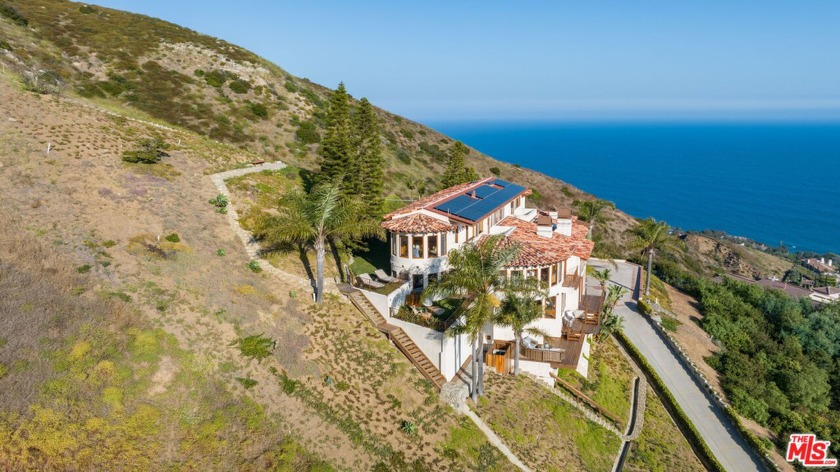 This sensational hilltop estate offers some of the very best - Beach Home for sale in Malibu, California on Beachhouse.com