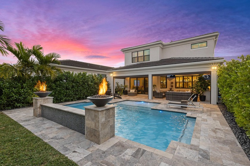 Move-in Ready. This elegantly designed home features a bright & - Beach Home for sale in Palm Beach Gardens, Florida on Beachhouse.com