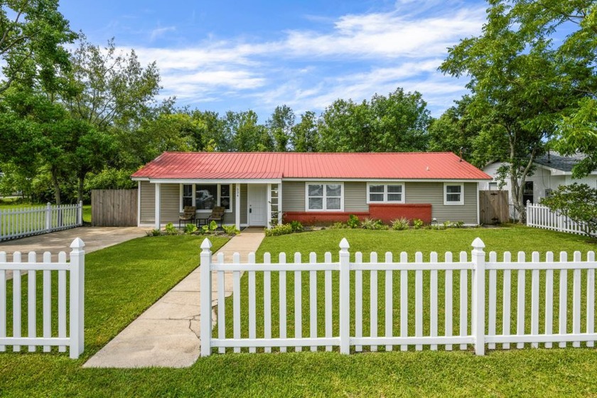 This beautifully renovated 2 bed 2 bath home has an open - Beach Home for sale in Bay Saint Louis, Mississippi on Beachhouse.com