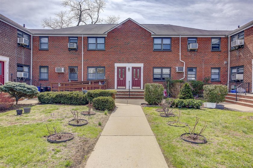 Welcome to this beautifully maintained 2 bedroom, 1 bath lower - Beach Home for sale in Whitestone, New York on Beachhouse.com