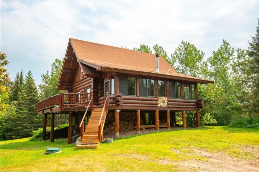 Beautifully maintained log home near Grand Marais. This - Beach Home for sale in Grand Marais, Minnesota on Beachhouse.com